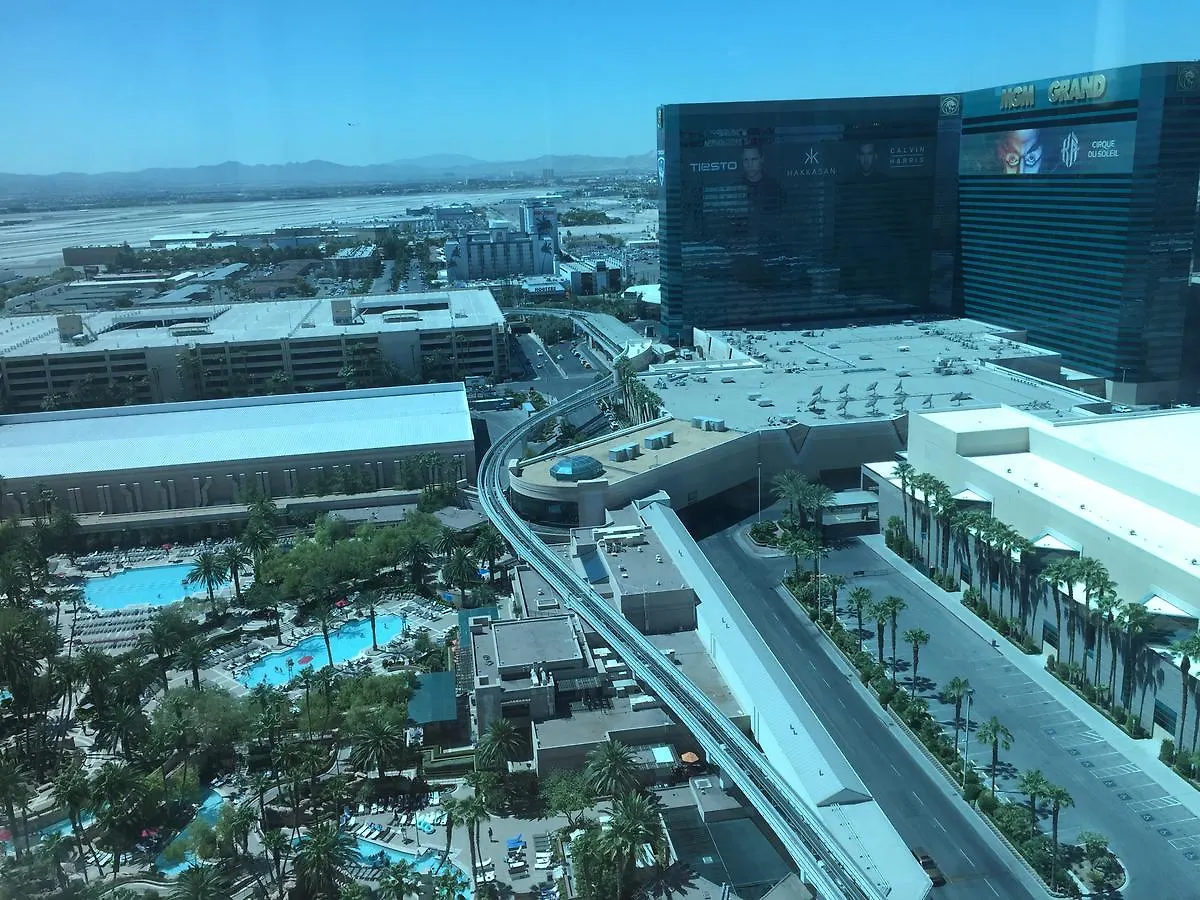 True 1Br Balcony Suite With Strip View At Mgm Signature Las Vegas