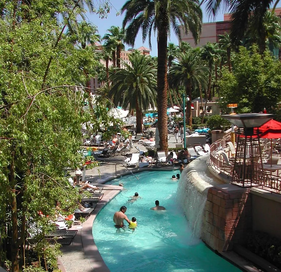 True 1Br Balcony Suite With Strip View At Mgm Signature Las Vegas